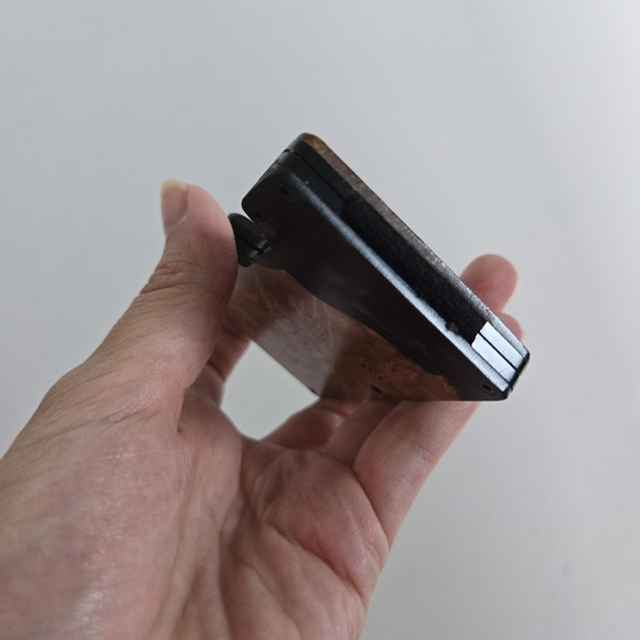 Wood And resin minimalist wallet money clip - Picture 3 of 5